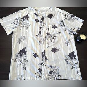 👕: Men’s L Onia collarless floral shirt. 🌸
